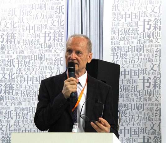 Constantin Lupeanu la Târgul de Carte Beijing, august 2016 © foto ICR