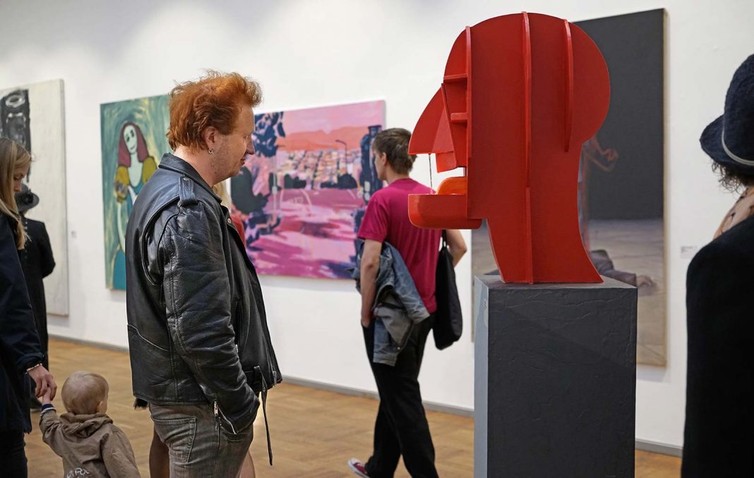 Per Petersen, Mr. Brainwash, mixed materials with running water Per Petersen, Mr. Brainwash, mixed materials with running water