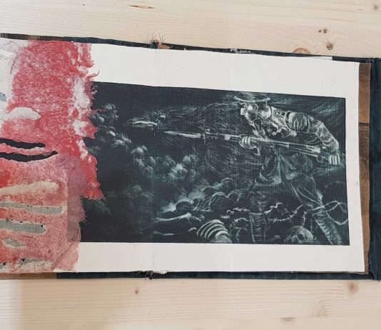 © Luminița Coșăreanu, Război, carte legată manual, materiale textile hârtie fabricată manual - MNLR, Bienală de carte bibliofilă și de carte obiect