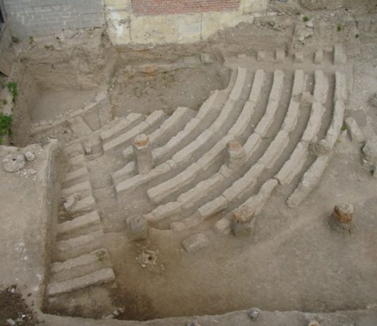 Dicaiopolis și Euripide / Dικαιοπολις και Ευριπιδης Ancient Theater of Acharnes | ΔΙΑΖΩΜΑ