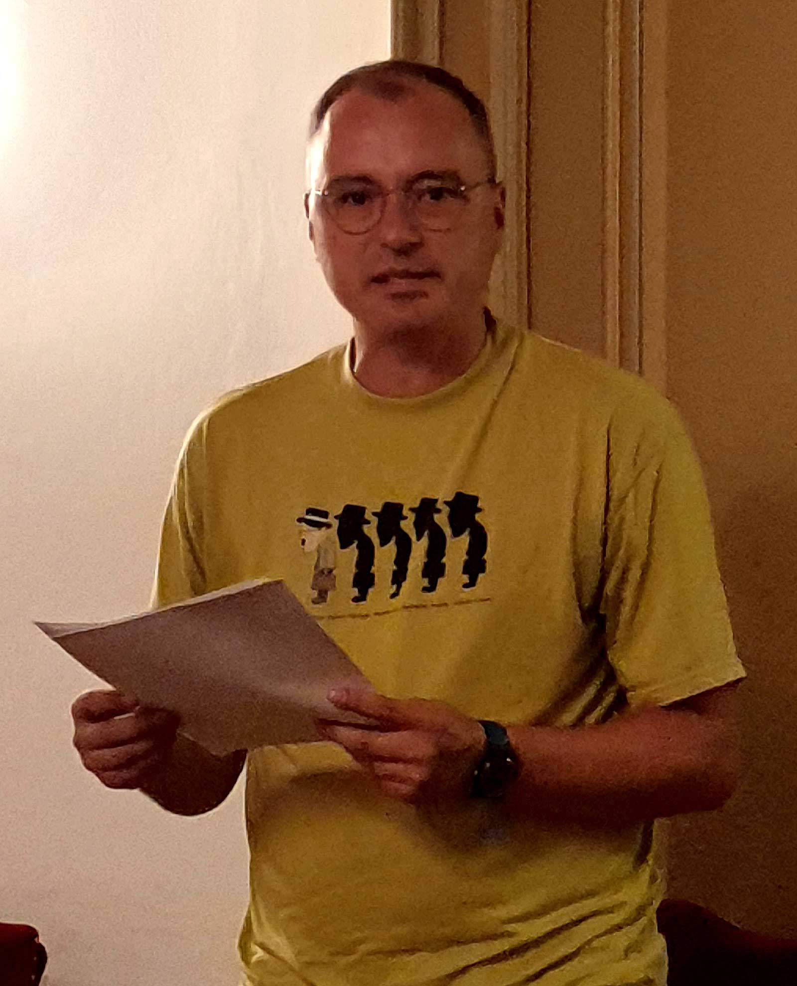 Vladimir Martinovski lecturând poezia sa la întâlnirea PEN - București - iunie 2019 © foto Peter Sragher