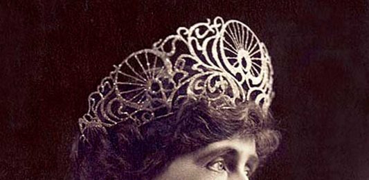 Elena Andrei, Cum a salvat Regina Maria un act de cultură Regina Maria a României