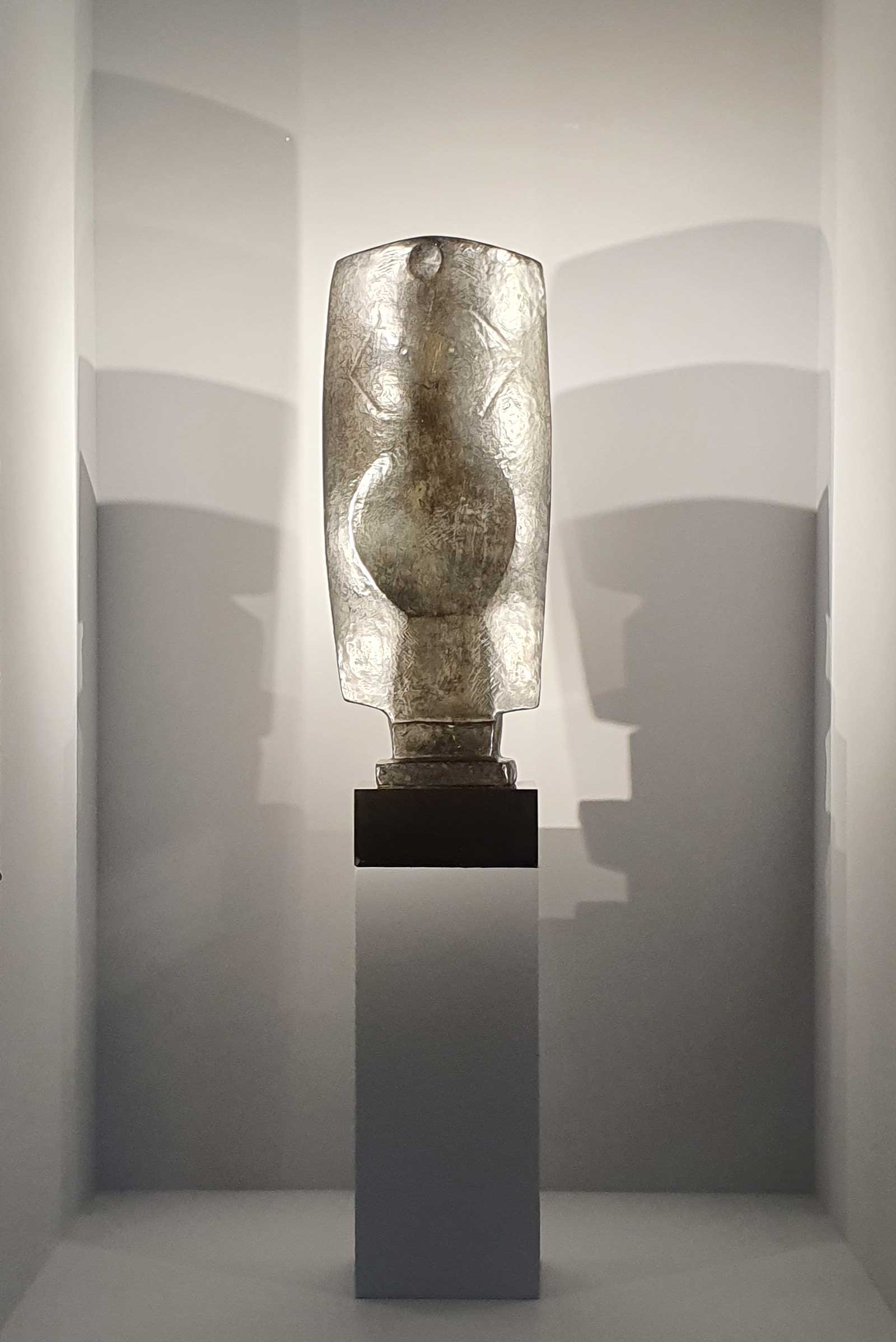 Alberto Giacometti, Femeie,1928, bronz cu patină neagră, Basil & Elise Goulandris Foundation © foto Peter Sragher Alberto Giacometti, Femeie,1928, bronz cu patină neagră, Basil & Elise Goulandris Foundation © foto Peter Sragher