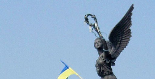 Chrystyna Nazarkewytch* Ich flechte Tarnnetze im Pulverturm aus Lwiw / Țes plase de camuflaj în Turnul Prafului de pușcă din Lviv