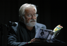 Horst Samson liest in der Stadtbibliothek Bad Vilbel aus seinen Gedichten vor / Horst Samson citește în biblioteca orășenească din Bad Vilbel din poeziile sale - Foto: Kurt W. Sänger