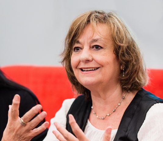 Adela Chiru, Meditații despre procesul de transpunere poetică: „Dans în ploaie” de Ana Blandiana în limba persană